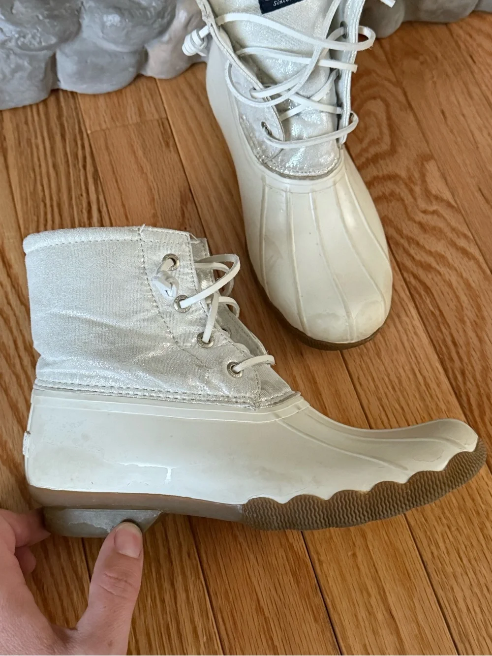 Sperry gently used